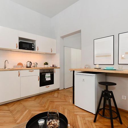 Monochrome Chic Apartments R613 Budapeste Exterior foto